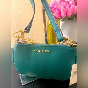 NWT Ann Klein two way carry as hand or shoulder bag removable adjustable strap👛
